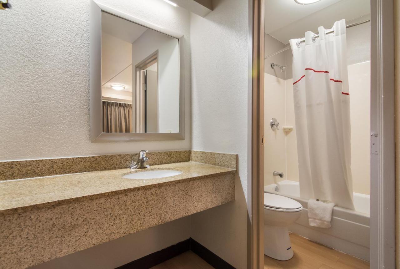 Red Roof Inn Durham - Triangle Park Экстерьер фото