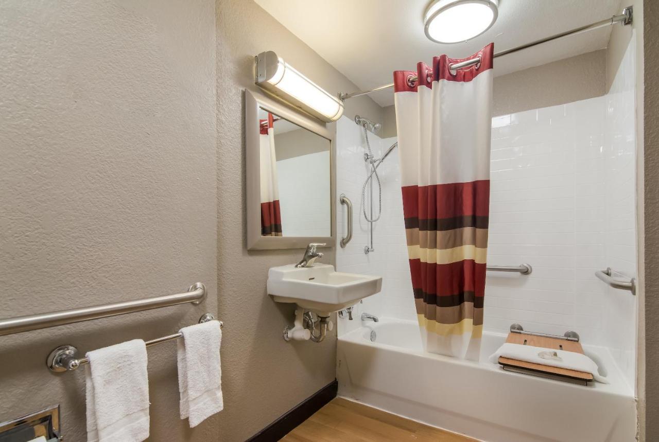 Red Roof Inn Durham - Triangle Park Экстерьер фото