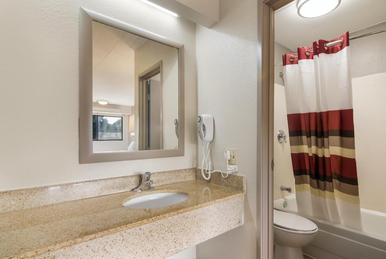 Red Roof Inn Durham - Triangle Park Экстерьер фото